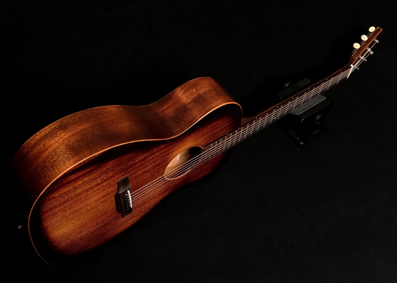 Martin 000-15M StreetMaster - Mahogany Burst - Dave’s Woodstock Music