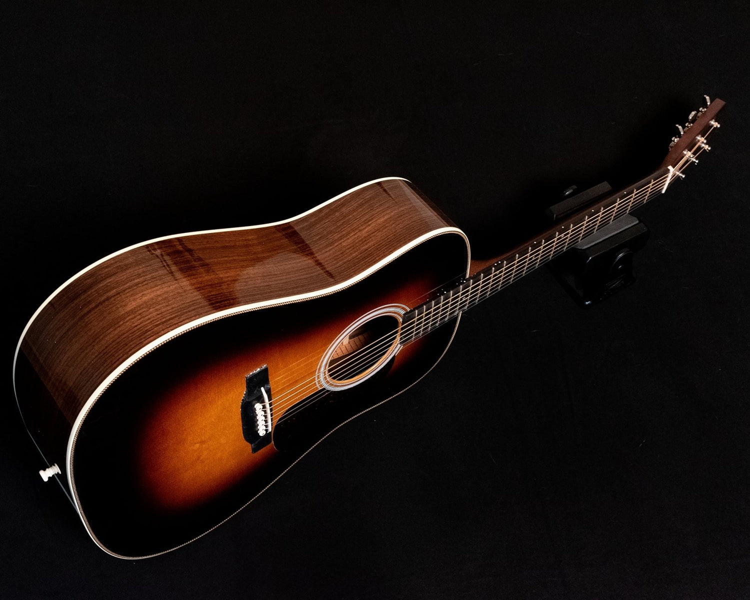 Martin Vintage Series HD-28V 2017 Sunburst top - Dave’s Woodstock Music