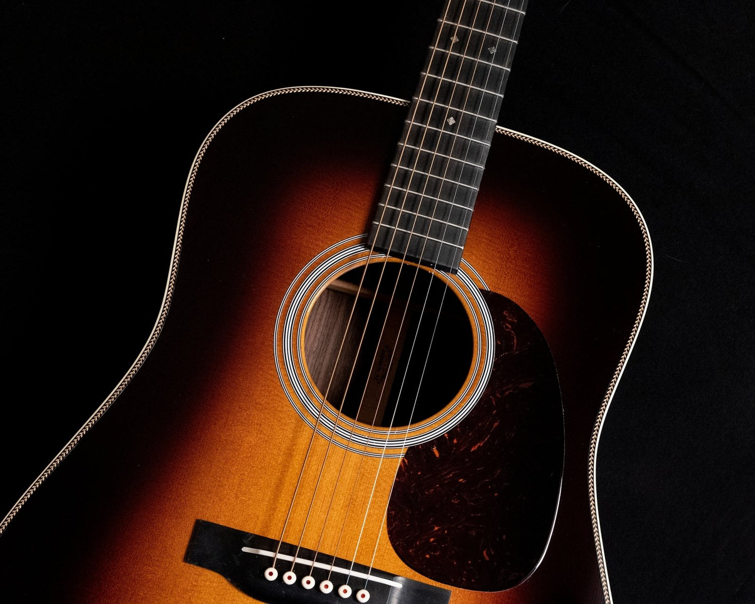 Martin Vintage Series HD-28V 2017 Sunburst top - Dave’s Woodstock Music